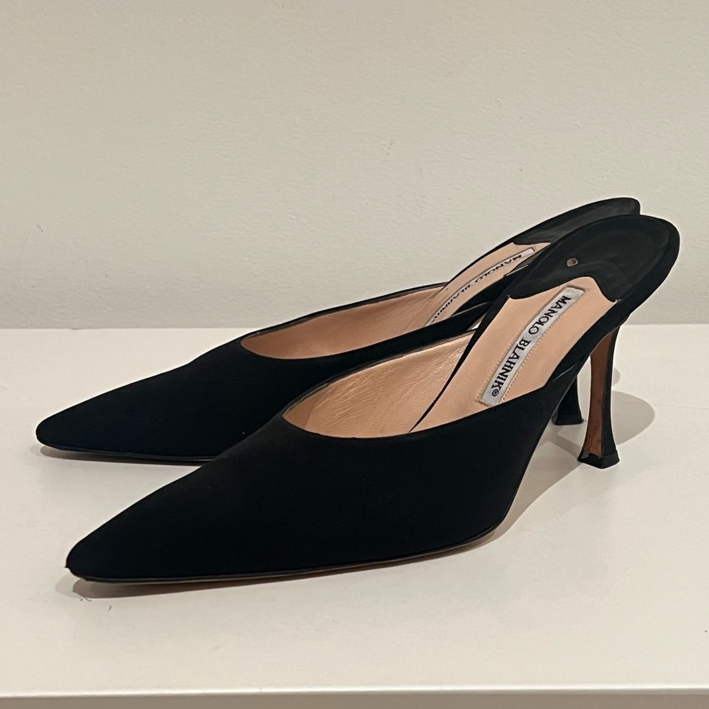 Manolo Blahnik Elegant Black Slingback Heels